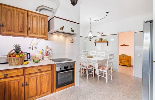 Gambelas Villa | Villa 'Sunshine House' with Private Pool, Wi-Fi and Air Conditioning