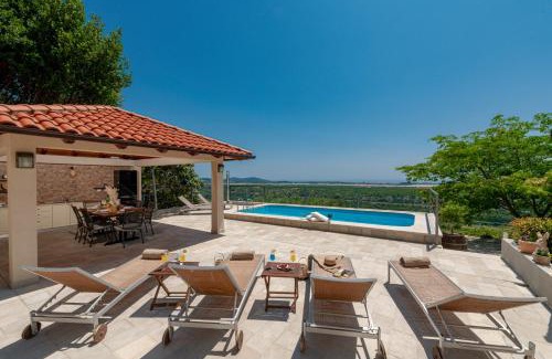 Popovici Villa | Villa Tea