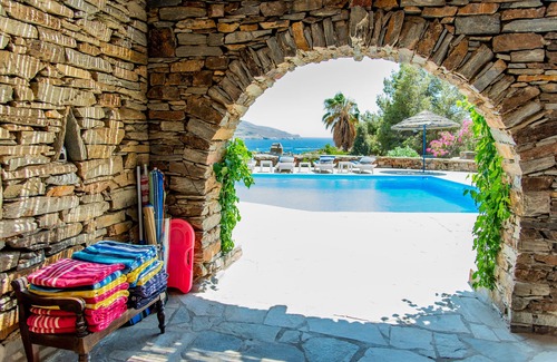 Koundouros Villa | Villa Tereza, 3-Min Walk to Koundouros Beach Waves