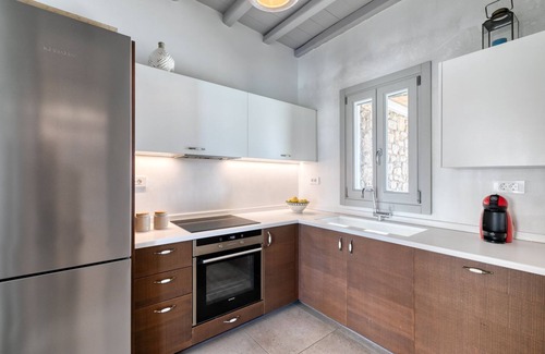 Tourlos Villa | Villa Tessera - Five Bedroom Villa, Sleeps 9