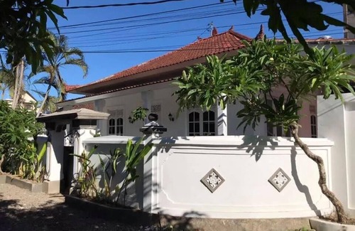 Legian Villa | Villa The White House Seminyak
