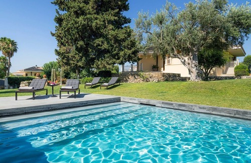 Syracuse Villa | Villa Tremmilia - Four Bedroom Villa, Sleeps 8