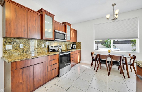 Miami Lakes House | Villa tropical Miami, stay in this 4-bed ,3 bathsnWiFi /fitness room and hot tub