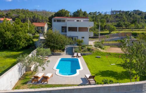 Tugare House | Villa Ume - heated pool, sauna, volleyball court