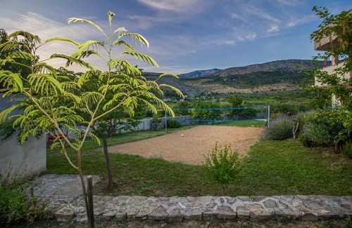Tugare House | Villa Ume - heated pool, sauna, volleyball court