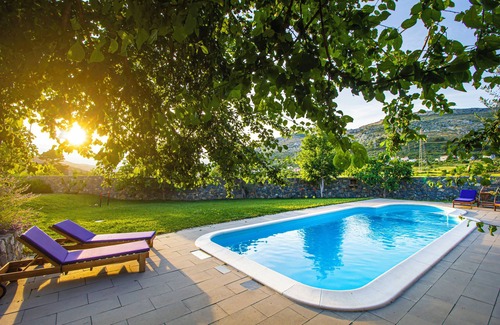 Tugare House | Villa Ume - sauna, swimming pool, volleyball court and ping pong