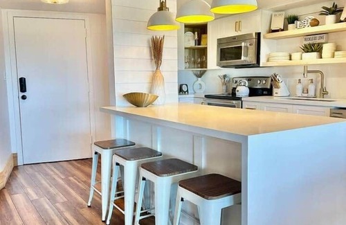 Rock Harbor Apartment | Villa Valbuena Key Largo- Coral Gem, Large one story,2 King Suites, Pickleball,