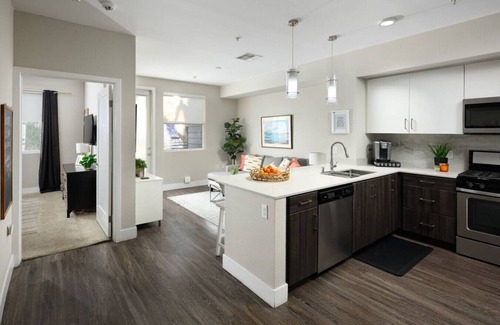 Santa Ana Apartment | Villa Valencia - City of Orange