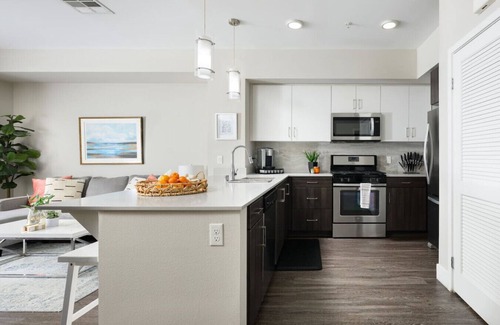 Santa Ana Apartment | Villa Valencia - City of Orange