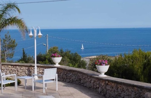 Corsano Villa | Villa Valeria con vista panoramica sul mare.