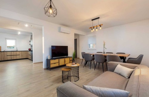 Diminici Villa | Villa Verde Summary: