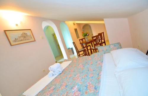 Maini House | Villa Velzon Guesthouse
