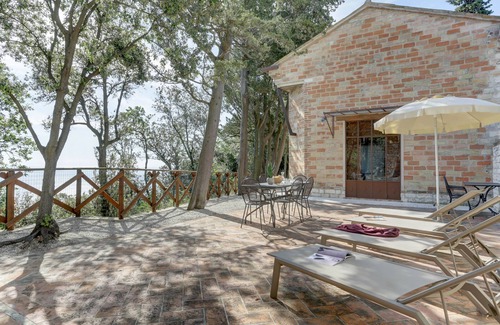Sirolo Villa | VILLA VETTA MARINA - Deluxe Two Bedroom House