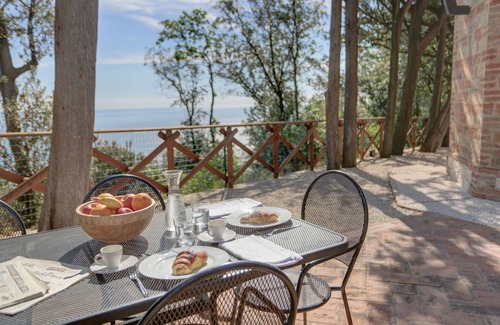 Sirolo Villa | VILLA VETTA MARINA - Deluxe Two Bedroom House