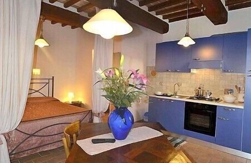 Citerna House | Villa Vezzosa B: A welcoming apartment that is part of an ancient country house, with Free WI-FI.
