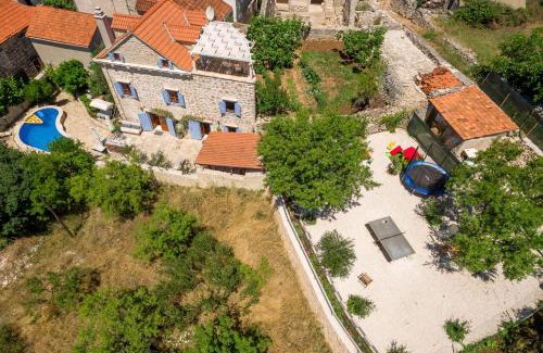 Milna (Brac) Villa | Villa Vicina Heritage villa for 9,Milna - close to restaurants and shops