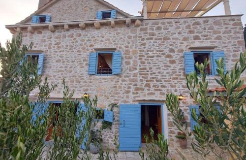Milna (Brac) Villa | Villa Vicina Heritage villa for 9,Milna - close to restaurants and shops