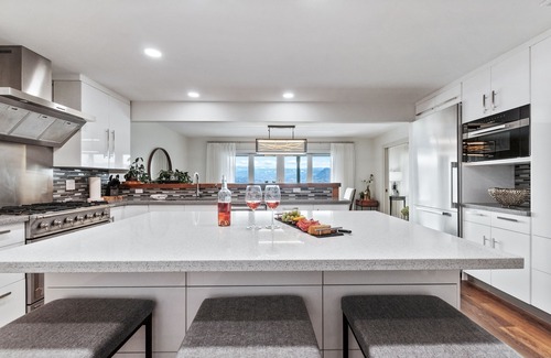 Okanagan-Similkameen Villa | Villa Views, heated pool, private gardens and lakeview. 6 private suites!