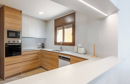 Lloret de Mar Villa | Villa 'Villa Con Infinity Pool' with Sea View, Wi-Fi and Air Conditioning