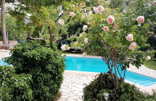 La Roquebrussanne Villa | villa village in the countryside