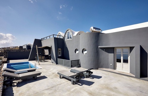 Imerovigli Villa | Villa Vinsanto with private heated pool, Theano Apartments Santorini