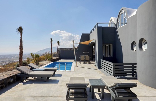Imerovigli Villa | Villa Vinsanto with private heated pool, Theano Apartments Santorini