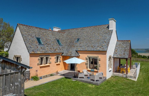 Locquirec Villa | Villa '- Vue Mer - 800m De La Plage' with Sea View, Private Terrace and Wi-Fi