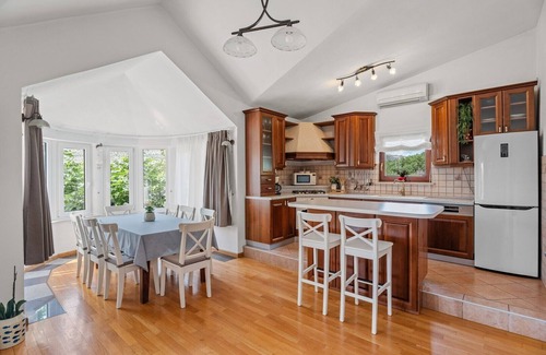 Srinjine Villa | Villa Vultana with heated pool, 4 bedrooms, 3.5 bathrooms, 10 persons max