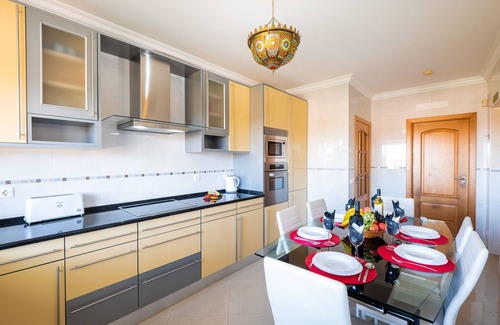 Albufeira Villa | Villa w/heatable pool, BBQ & private garden