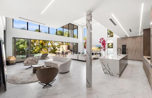 Northeast Miami Villa | VILLA WATERFRONT MIAMI 6 BEDROOMs SLEEPS 14 PEOPLE