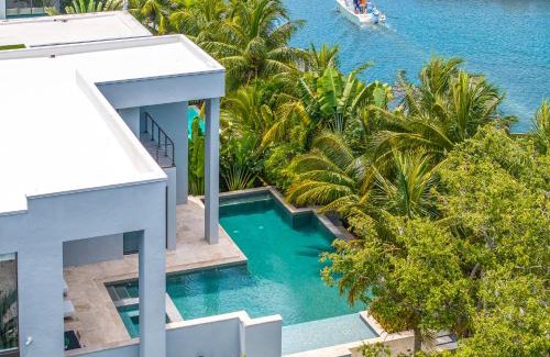 Northeast Miami Villa | VILLA WATERFRONT MIAMI 6 BEDROOMs SLEEPS 14 PEOPLE