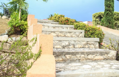 Beverly Hills House | Villa with 4 bedrooms and 4 bathroom, Balcony and community pool