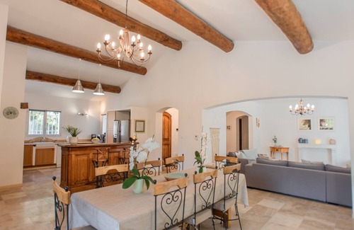 Saumane-de-Vaucluse House | Villa with air conditioning and private pool