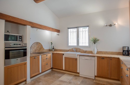 Saumane-de-Vaucluse House | Villa with air conditioning and private pool