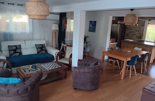 Pierrefeu-du-Var Villa | Villa with heated pool. Ideal for friends and family.