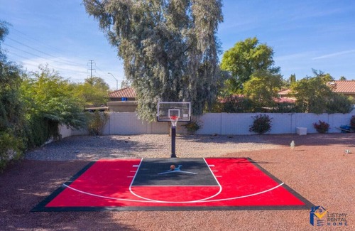 Central Scottsdale House | Villa with It ALL! SportsCourt+Putting Green+Heated Pool+Spa+Chef+Tiki Hut