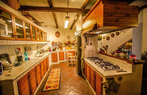 Capena Villa | Villa with large private pool, billiard 20 kms northern Rome & 3km from village