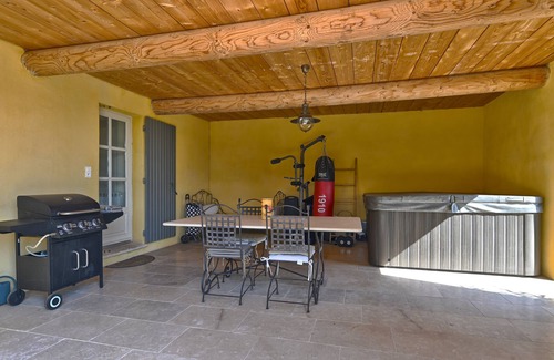 Cucuron House | Villa with pool and garden