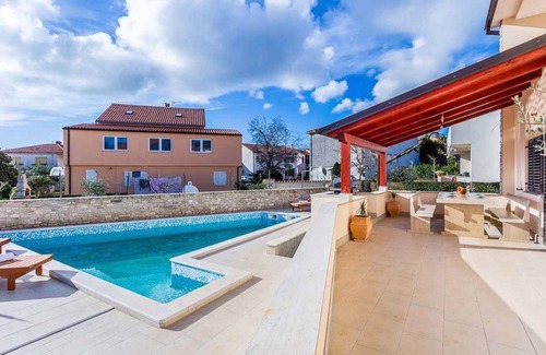 Valdebek Villa | Villa with pool and terrace with barbecue