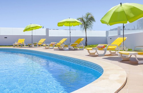 Castelo Villa | Villa with pool & BBQ 5 min from Galé Beach