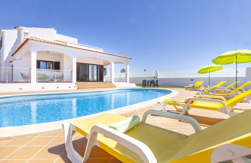 Castelo Villa | Villa with pool & BBQ 5 min from Galé Beach