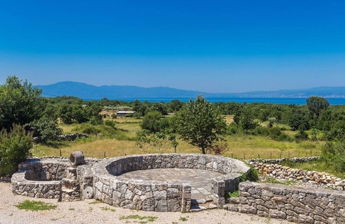 Malinska-Dubasnica Villa | Villa with pool, garden, sea view, privacy -TRAVELER Reseburo Krk - ID 2216