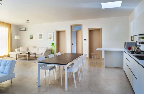 Scicli Villa | Villa with pool, wellness area and private tennis court