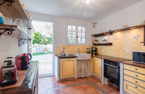 Bagnols-en-Foret House | Villa with private pool 5 min walk from village