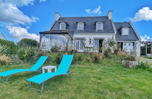 Plomodiern House | Villa with sea view and beach on foot