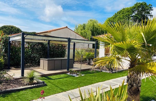 Breuillet Villa | Villa with swimming pool