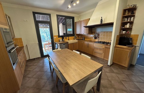 Eyguieres Villa | Villa with swimming pool for 10 people in the ALPILLES in a pine forest of 5000 m2