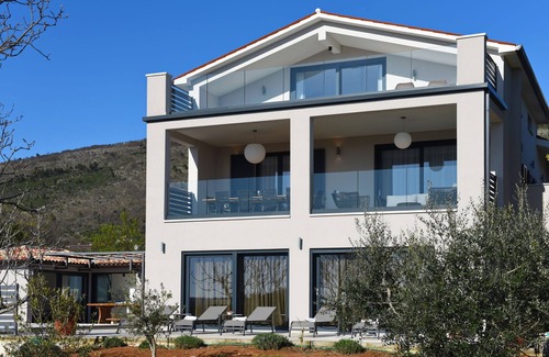 Viskovici Villa | Villa with swimming pool, outdoor kitchen, sauna, jacuzzi, play area and sea view