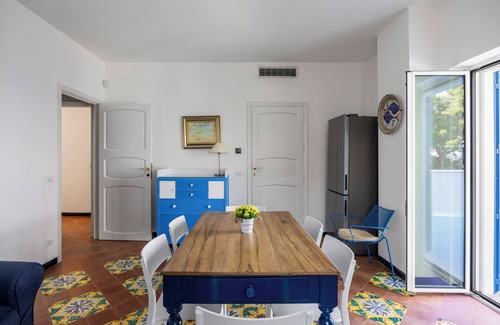 Capo Zafferano Villa | Villa with terrace 10 meters from the sea on the Capo Zafferano golf course.