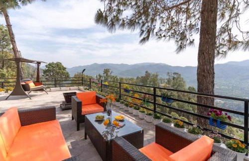 Sabathu Villa | Villa Woodside Meadows by VEO - 3 BR with Jacuzzi in Kasauli with Hill view